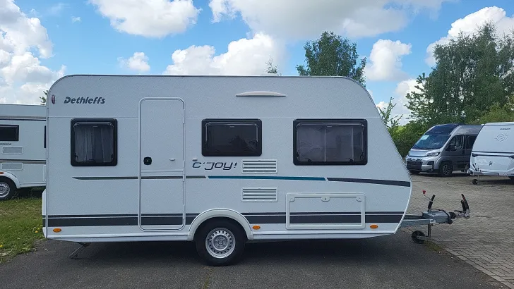 Seitlich Dethleffs c' joy 410 QL Vorzelt & Autark