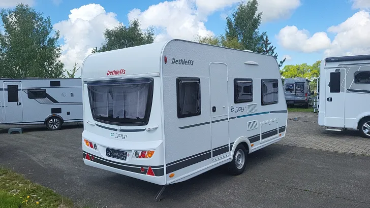 Schräg Hinten Dethleffs c' joy 410 QL Vorzelt & Autark