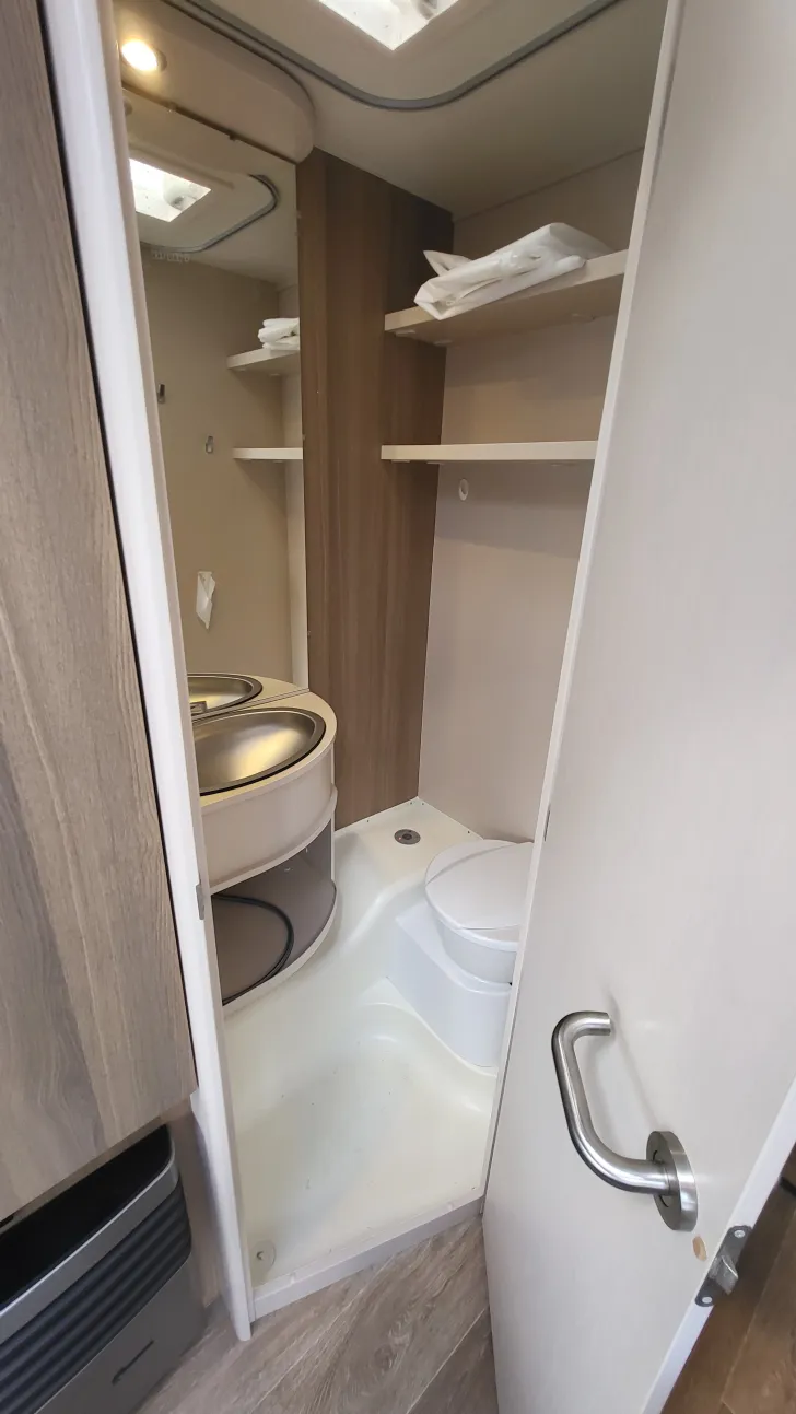 Toilette Dethleffs c' joy 410 QL Vorzelt & Autark