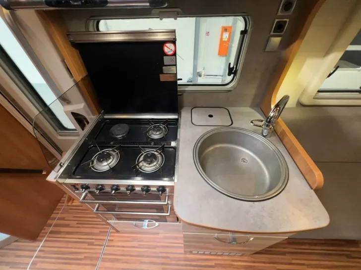 Fahrzeugbild Frankia FF4/Automatik/Rundsitz+Hubbett/Klima/Solar/AHK #12