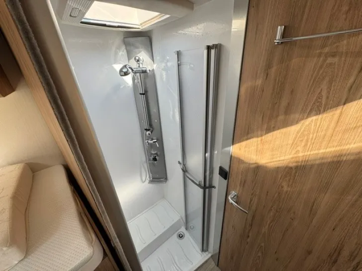 Fahrzeugbild Pilote Pacific P740FGJ 160 PS - Automatik #11