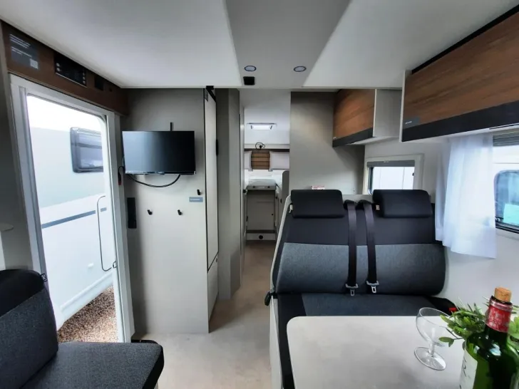 Fahrzeugbild LMC Tracer 730 EL Verfüg./Sparen Sie 15.235,- € #6