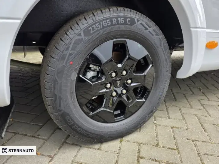 Fahrzeugbild Sunlight Ford T 680 #8
