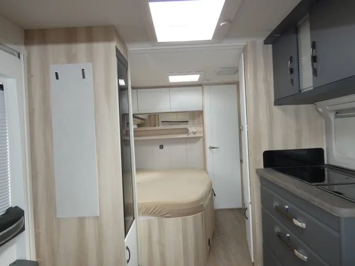 Fahrzeugbild Hobby De Luxe 495 WFB - Luftvorzelt, Mover, Combi 6E #7