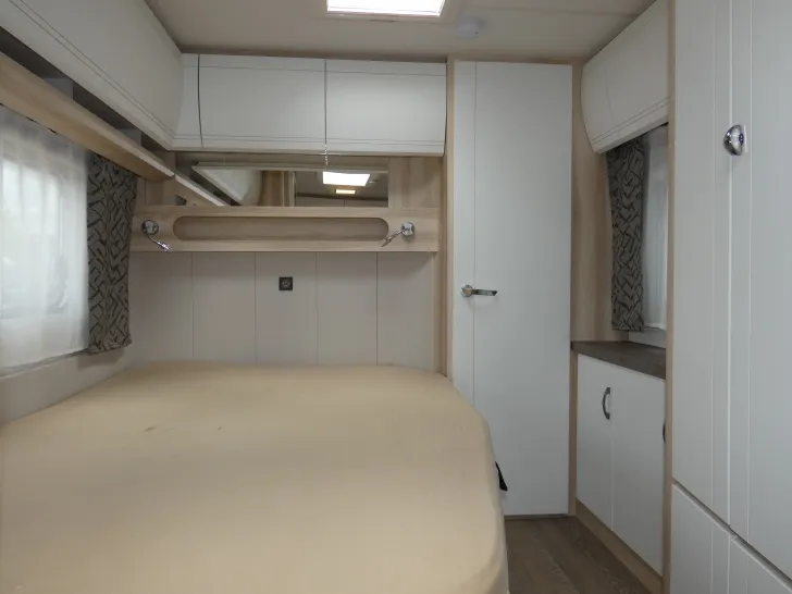Fahrzeugbild Hobby De Luxe 495 WFB - Luftvorzelt, Mover, Combi 6E #17