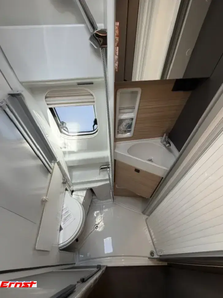 Fahrzeugbild Malibu Van First Class - Two Rooms 640 LE RB charming GT skyview #6
