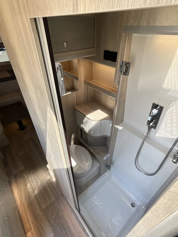 Fahrzeugbild Megamobil Andere Lounge 680S Twin MAN #12