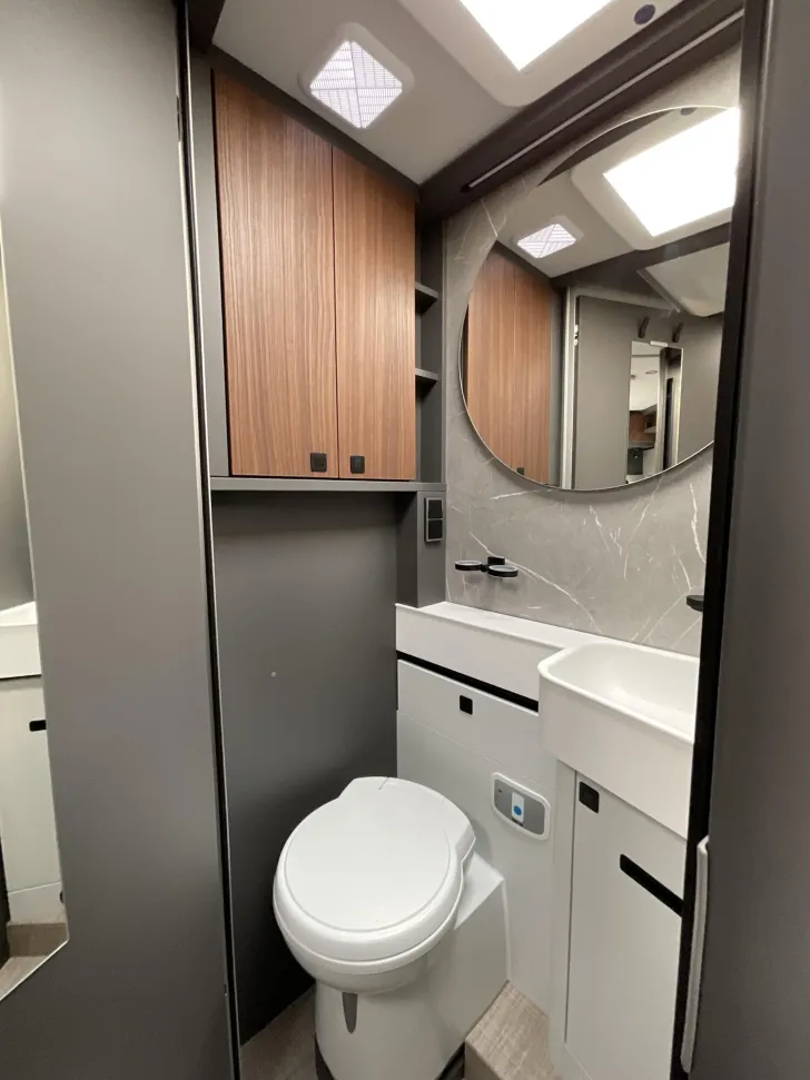 Fahrzeugbild Hymer B-Klasse MC I 680 Dieselheizung, Router, Solar #9