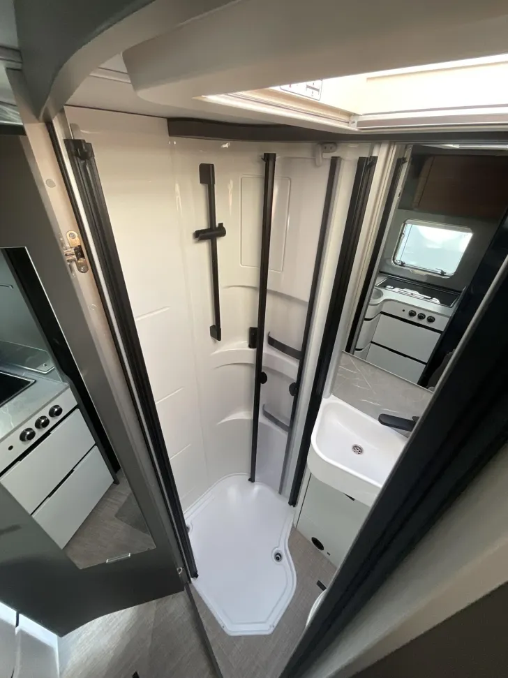 Fahrzeugbild Hymer B-Klasse MC T 600 Hubbett, Premium-Paket, Autark #6