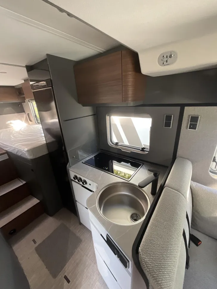 Fahrzeugbild Hymer B-Klasse MC T 600 Hubbett, Premium-Paket, Autark #9