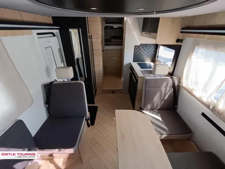 Fahrzeugbild Challenger Teilintegriert Graphite Edition 380 #6