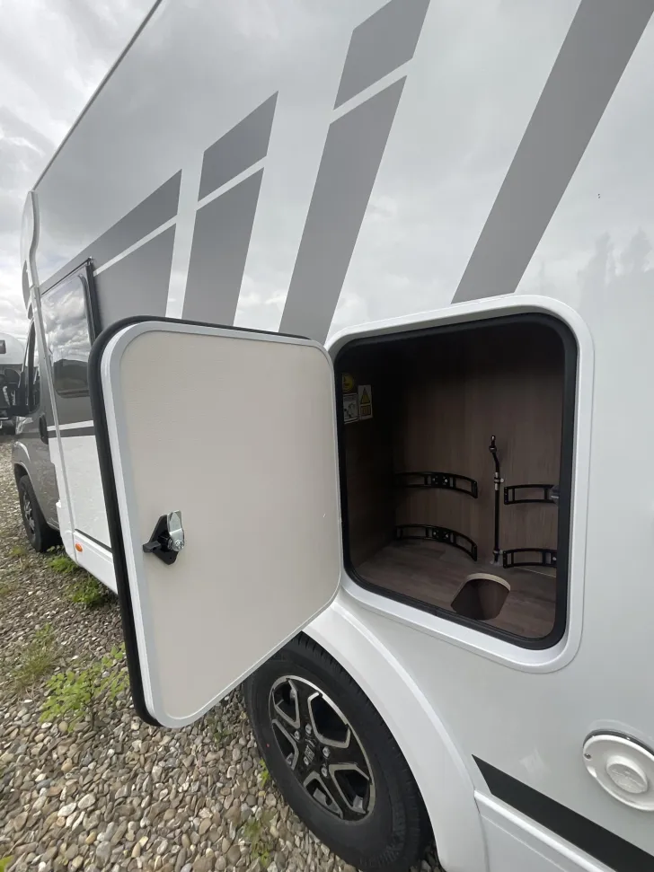 Fahrzeugbild Carado V 132 #8