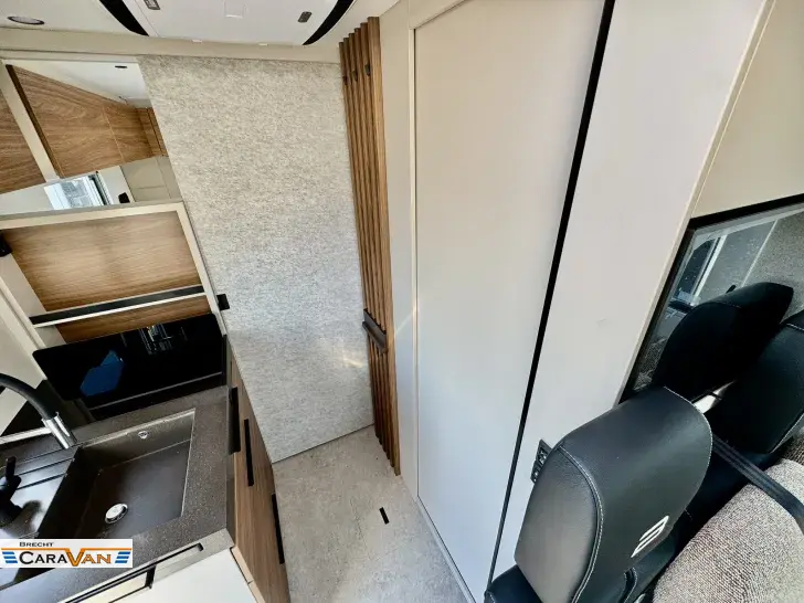 Fahrzeugbild Bürstner Signature SFT 7.0 ALDE/Hubstützen/Solar/180PS #20