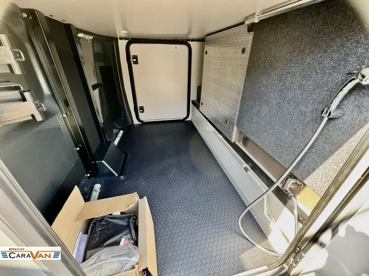 Fahrzeugbild Bürstner Signature SFT 7.0 ALDE/Hubstützen/Solar/180PS #23