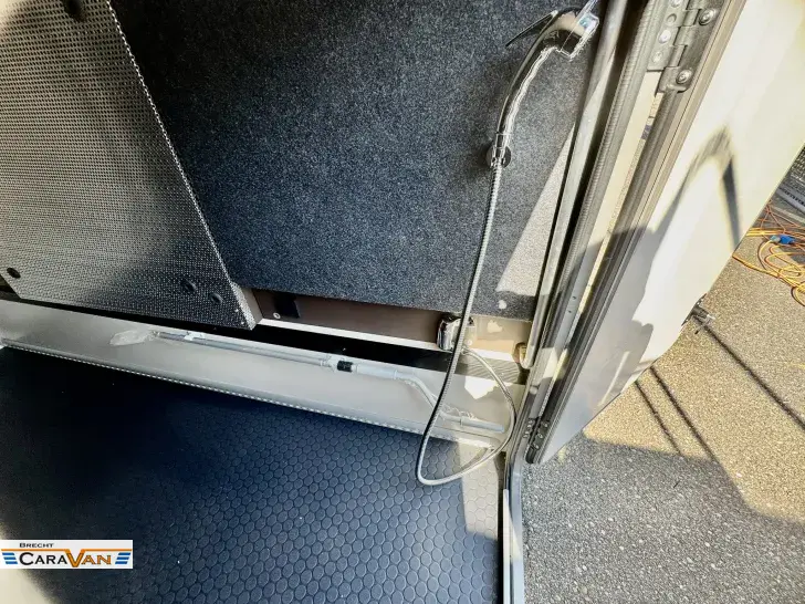 Fahrzeugbild Bürstner Signature SFT 7.0 ALDE/Hubstützen/Solar/180PS #24