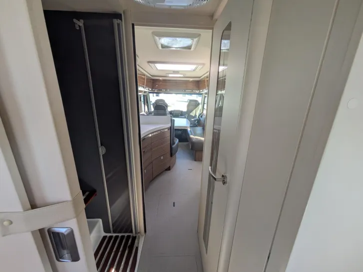 Fahrzeugbild Eura Mobil Integra 890 QB 180PS/Autom/Dachklima/Solar/Lithium/Wechselrichter/Markise/RFK #22