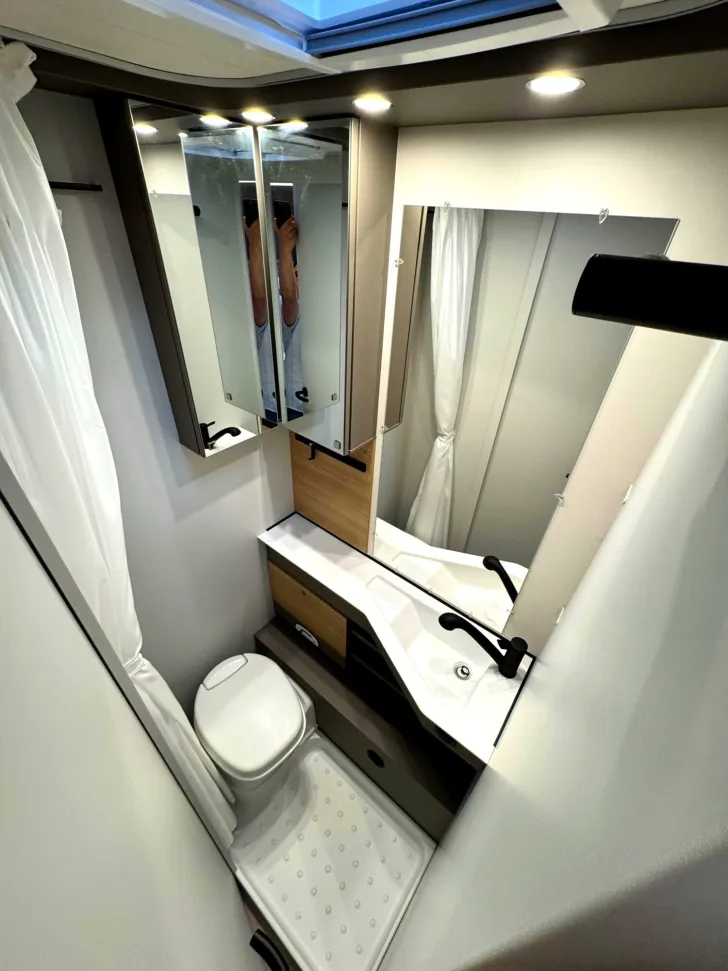 Fahrzeugbild Bürstner B66 520 TL Plus DUSCHE|EINZELBETTEN|PLATZ FÜR 6 #17