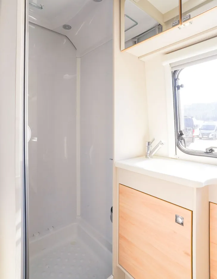 Fahrzeugbild Dethleffs Nomad 650 RQT ***NEUWERTIG / VOLLAUSSTATTUNG*** #11