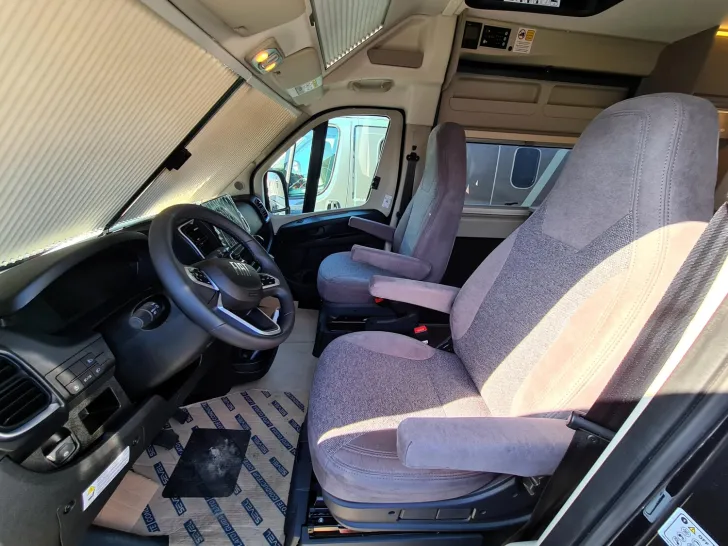 Fahrzeugbild Carado pro+ CV 600 *Pakete: Co-Driver+Chassis+Digital* #13