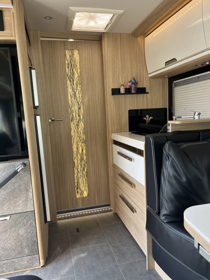 Fahrzeugbild Niesmann + Bischoff Arto 88 LF Hubstützen, Garantie #11