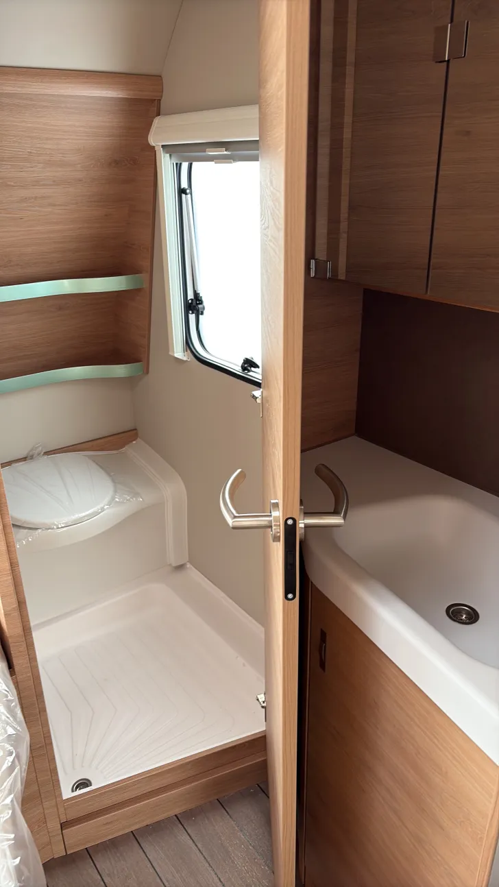 Toilette Knaus Südwind 500 FU Black Selection Sofort verfügbar