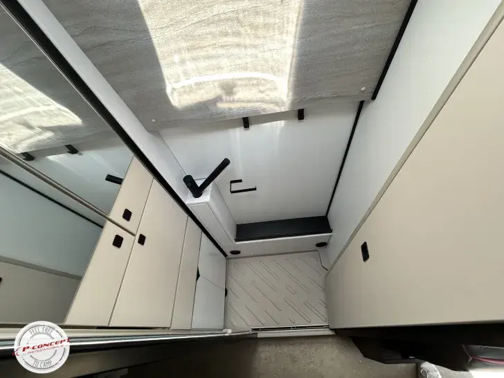 Fahrzeugbild Bürstner Habiton HM 6.0 auf dem Hof #14
