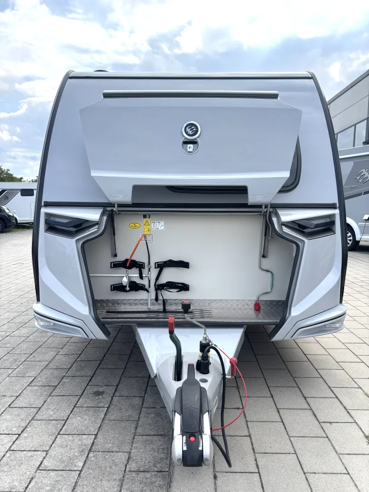 Fahrzeugbild Knaus Südwind 450 FU 60 YEARS Bug-Fenster Gas-Aussteckdose #7