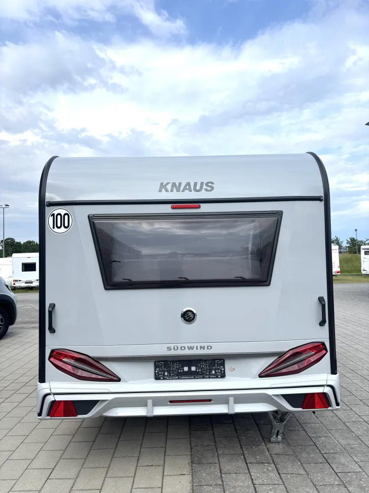 Fahrzeugbild Knaus Südwind 450 FU 60 YEARS Bug-Fenster Gas-Aussteckdose #8