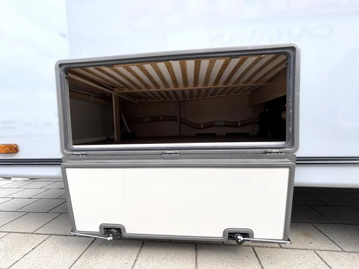 Fahrzeugbild Knaus Südwind 450 FU 60 YEARS Bug-Fenster Gas-Aussteckdose #10