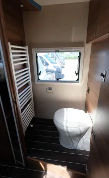 Fahrzeugbild Knaus Sun I 900 LEG 180 PS Automatik #9