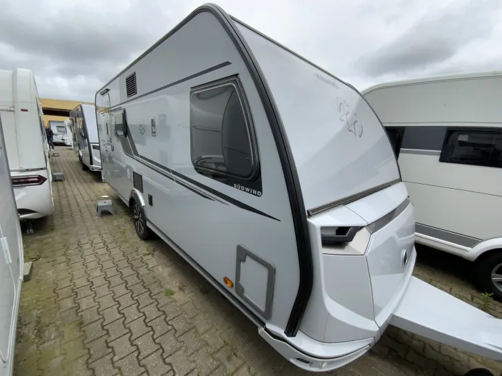 Fahrzeugbild Knaus Südwind 540 FDK Black Selection Garagenklappe rechts + links #1
