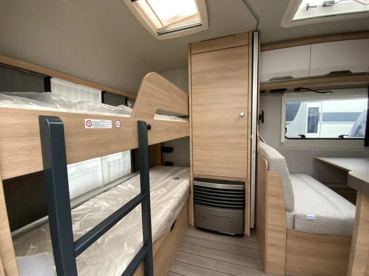 Fahrzeugbild Knaus Südwind 540 FDK Black Selection Garagenklappe rechts + links #2