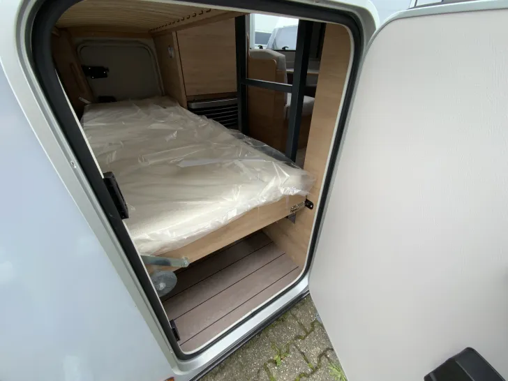 Fahrzeugbild Knaus Südwind 540 FDK Black Selection Garagenklappe rechts + links #12