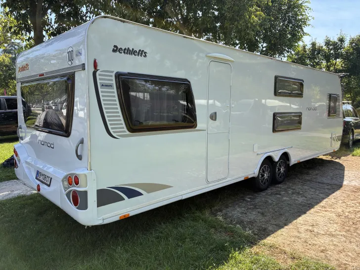 Fahrzeugbild Dethleffs Nomad 730 SK mit Vorzelt #1