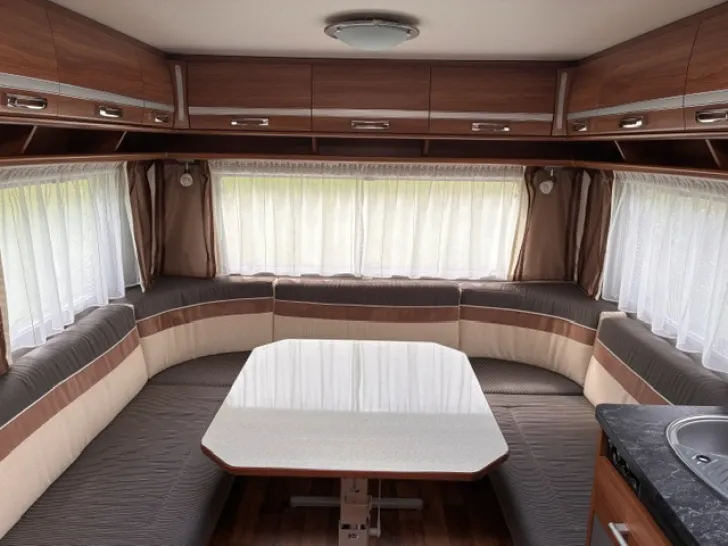 Fahrzeugbild Dethleffs Nomad 730 SK mit Vorzelt #9