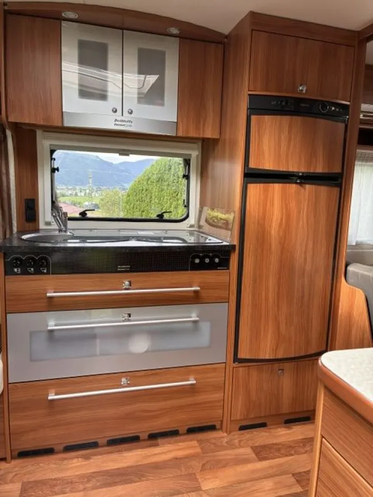 Fahrzeugbild Dethleffs Nomad 730 SK mit Vorzelt #10