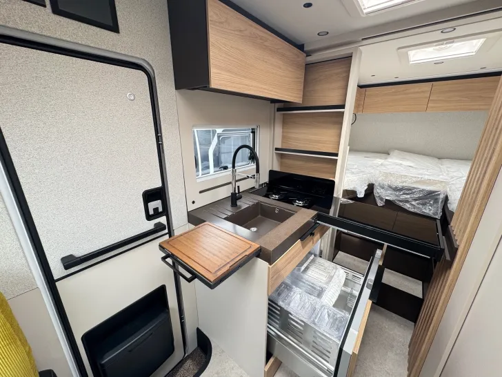Fahrzeugbild Bürstner Signature SFT 7.0 Combi 6 E*L-Sitzbank #12