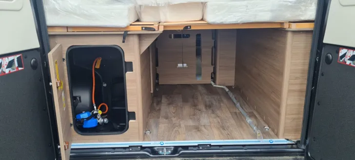 Fahrzeugbild Carado pro CV 602 Längsbetten/Automatik/ Rahmenfenster #14