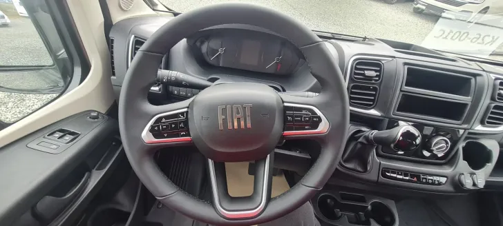 Fahrzeugbild Carado pro CV 602 Längsbetten/Automatik/ Rahmenfenster #19