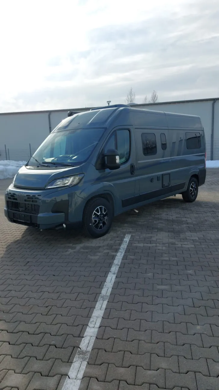 Fahrzeugbild Carado pro CV 602 Längsbetten / Rahmenfenster / PRO #4