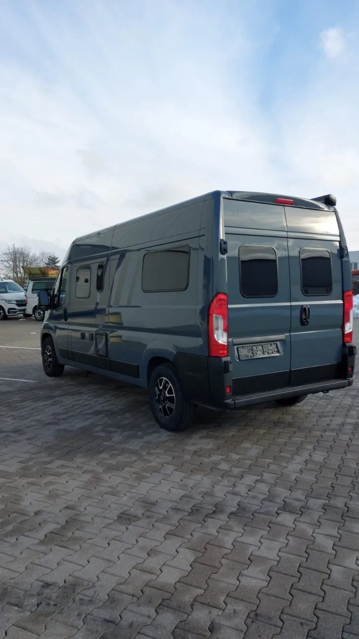 Fahrzeugbild Carado pro CV 602 Längsbetten / Rahmenfenster / PRO #6