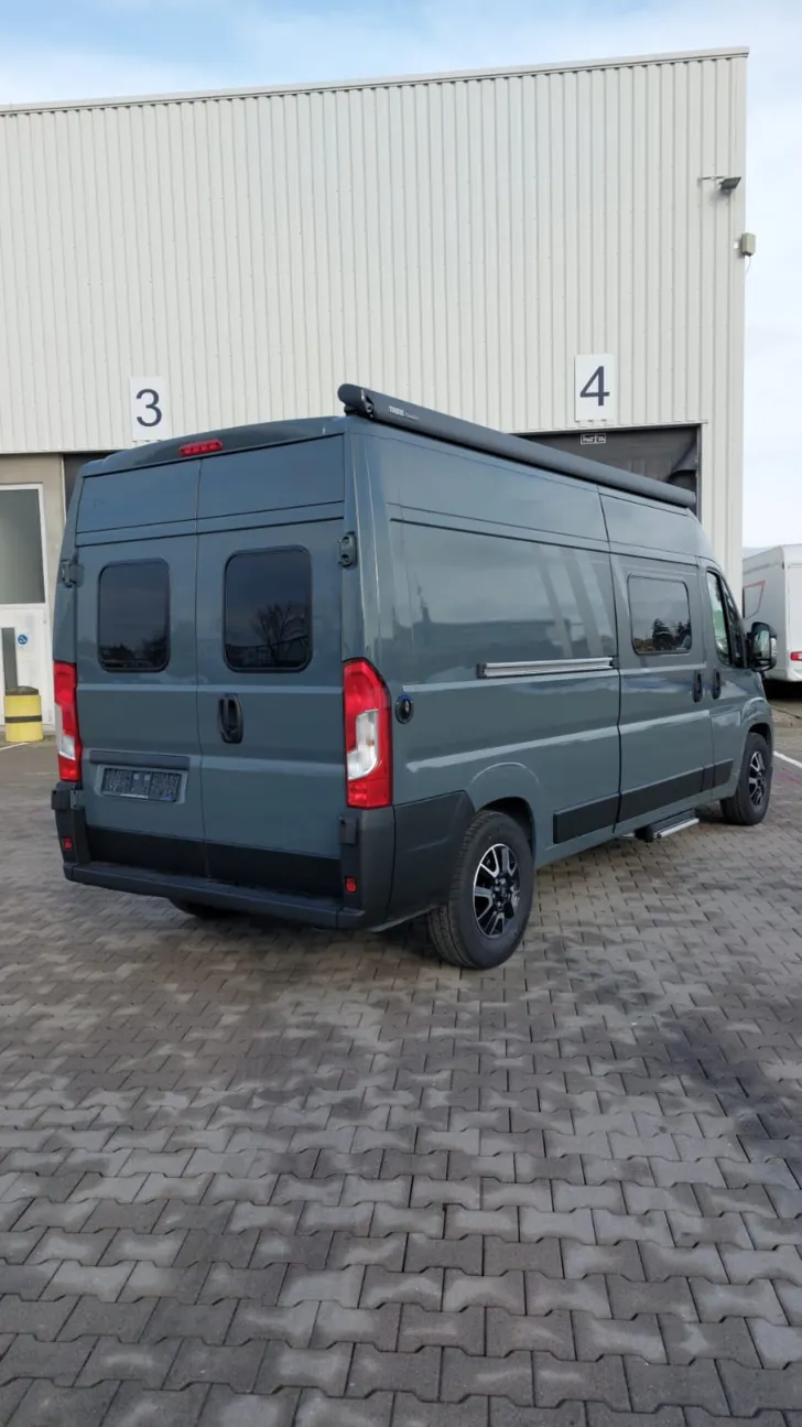 Fahrzeugbild Carado pro CV 602 Längsbetten / Rahmenfenster / PRO #8