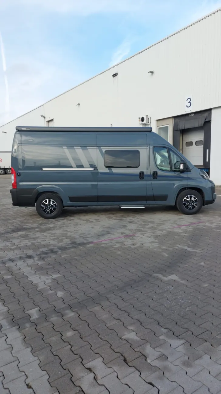 Fahrzeugbild Carado pro CV 602 Längsbetten / Rahmenfenster / PRO #9