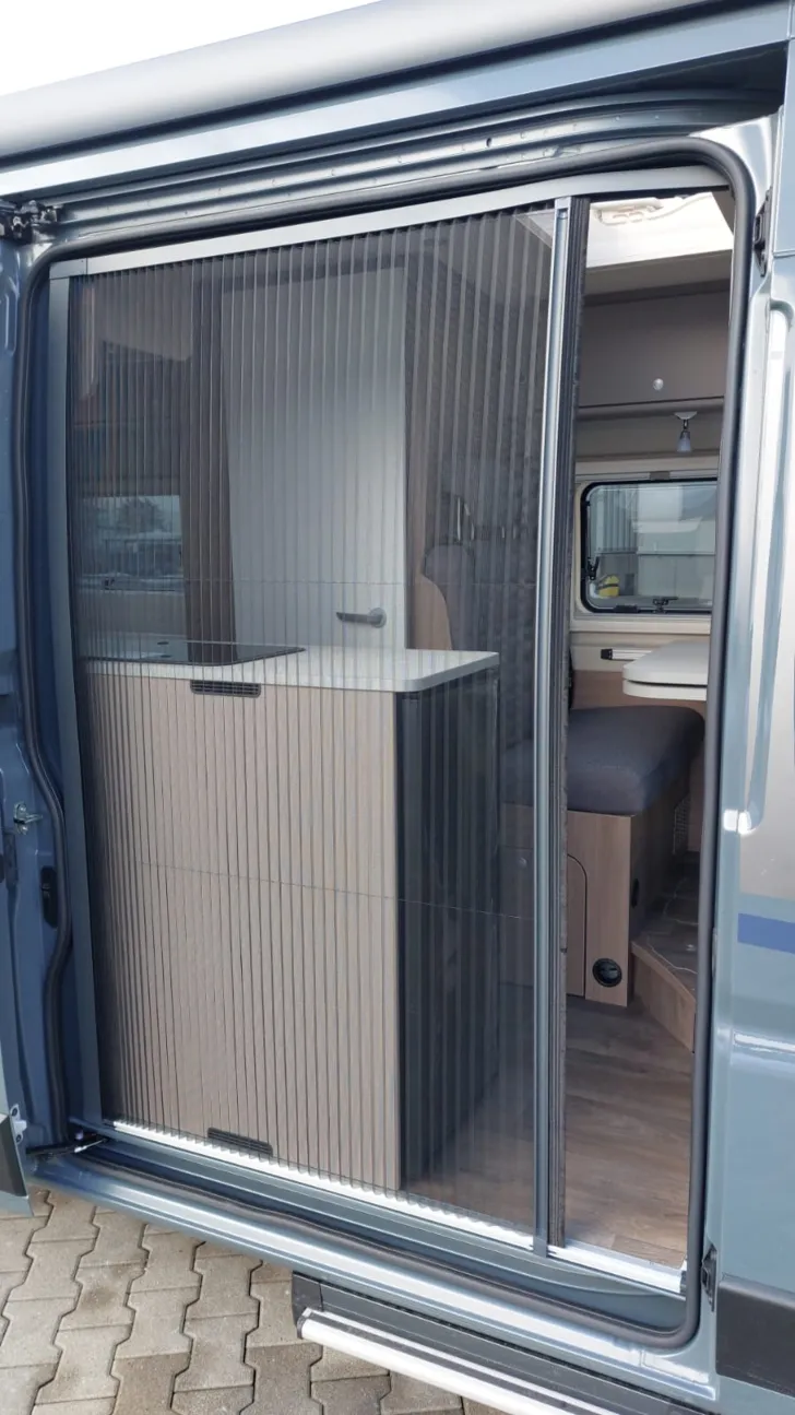 Fahrzeugbild Carado pro CV 602 Längsbetten / Rahmenfenster / PRO #10