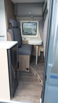 Fahrzeugbild Carado pro CV 602 Längsbetten / Rahmenfenster / PRO #11