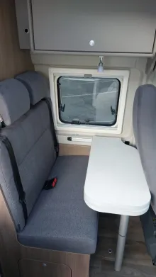 Fahrzeugbild Carado pro CV 602 Längsbetten / Rahmenfenster / PRO #12