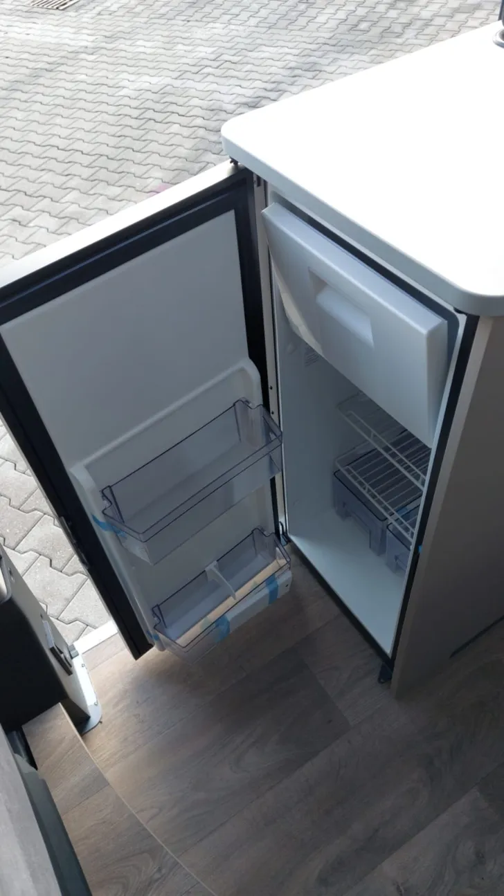 Fahrzeugbild Carado pro CV 602 Längsbetten / Rahmenfenster / PRO #17