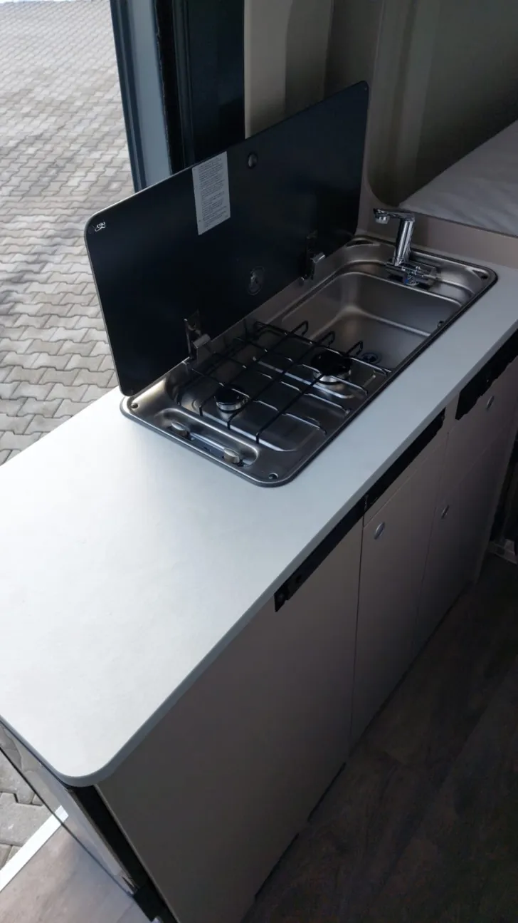 Fahrzeugbild Carado pro CV 602 Längsbetten / Rahmenfenster / PRO #18