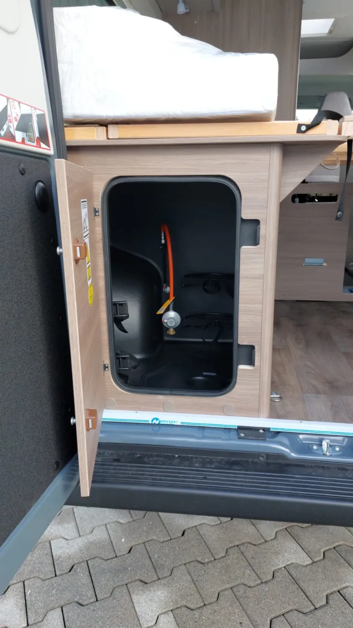 Fahrzeugbild Carado pro CV 602 Längsbetten / Rahmenfenster / PRO #20