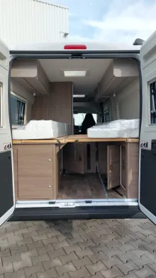 Fahrzeugbild Carado pro CV 640 pro / Fahrradträger / Längsbetten #19